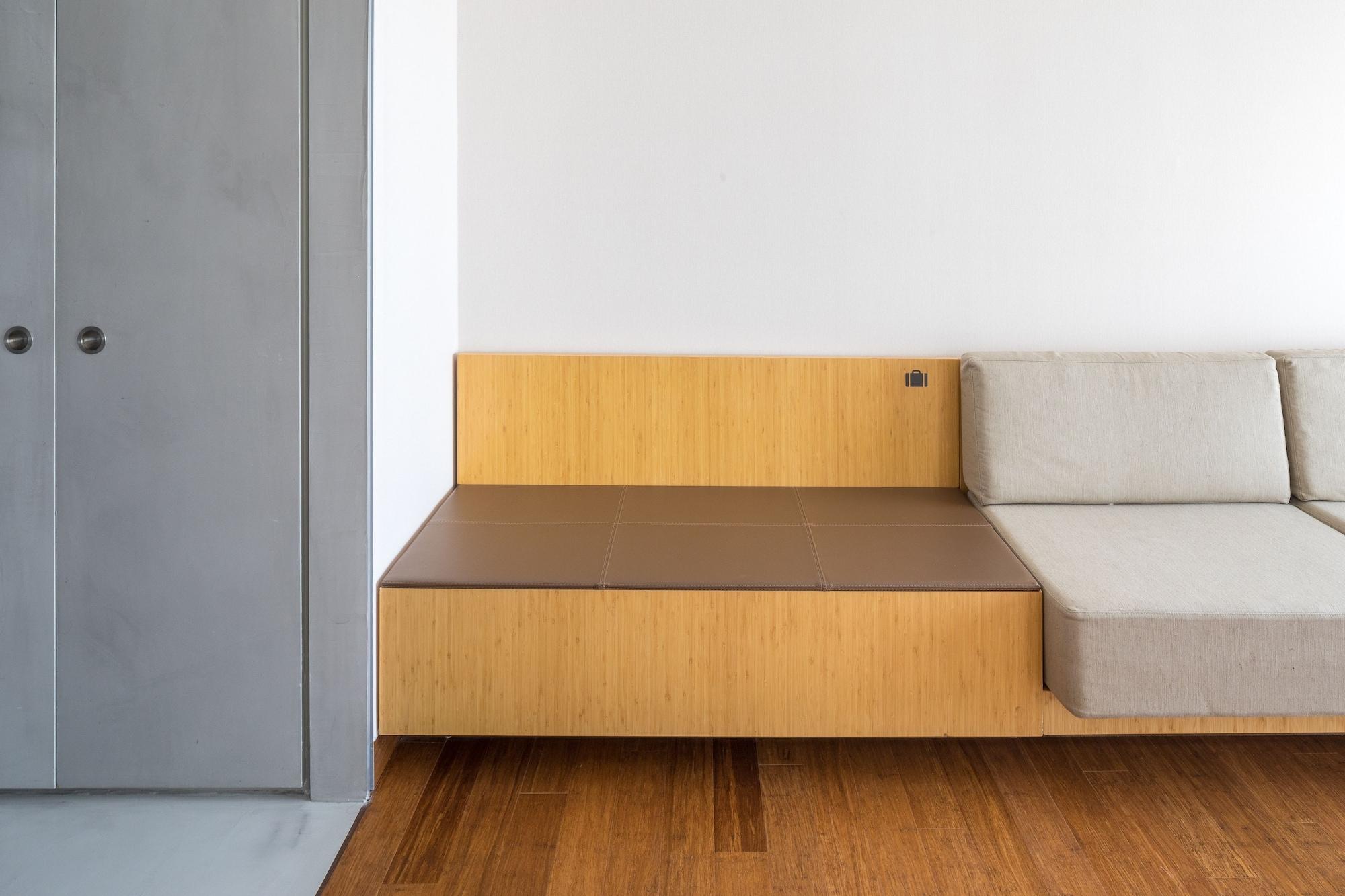 B Hotel Бразилиа Экстерьер фото A platform bed