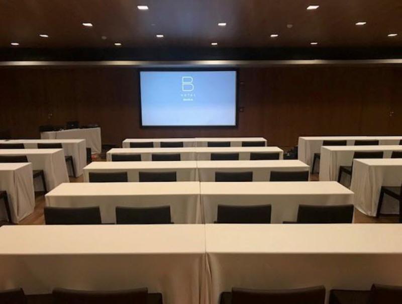 B Hotel Бразилиа Экстерьер фото A typical classroom at the University of Pennsylvania