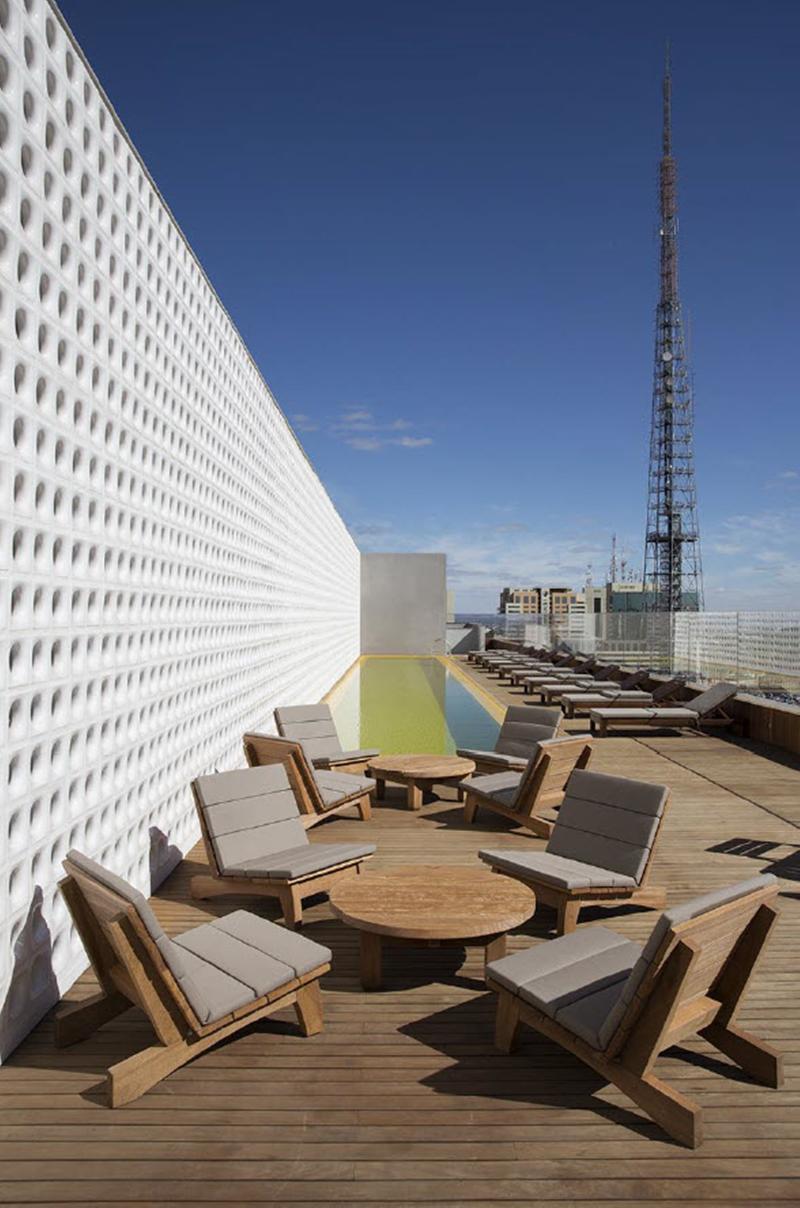 B Hotel Бразилиа Экстерьер фото The rooftop pool