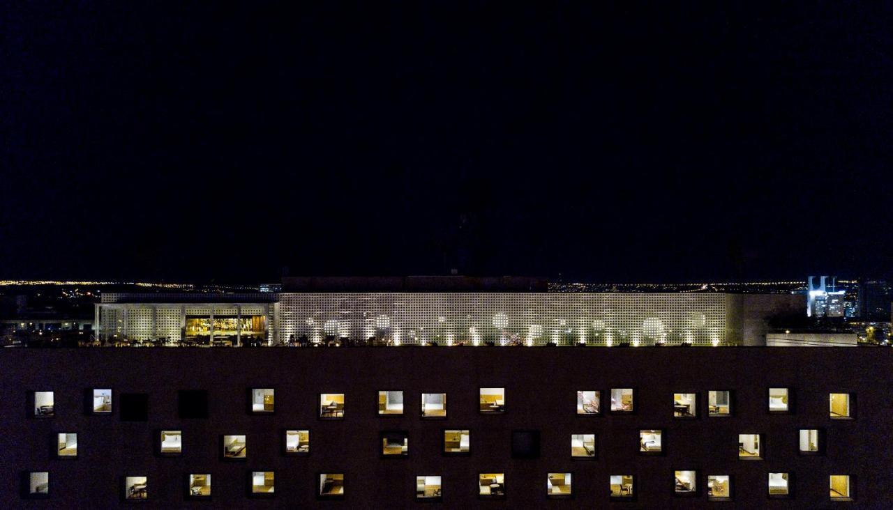 B Hotel Бразилиа Экстерьер фото The museum at night